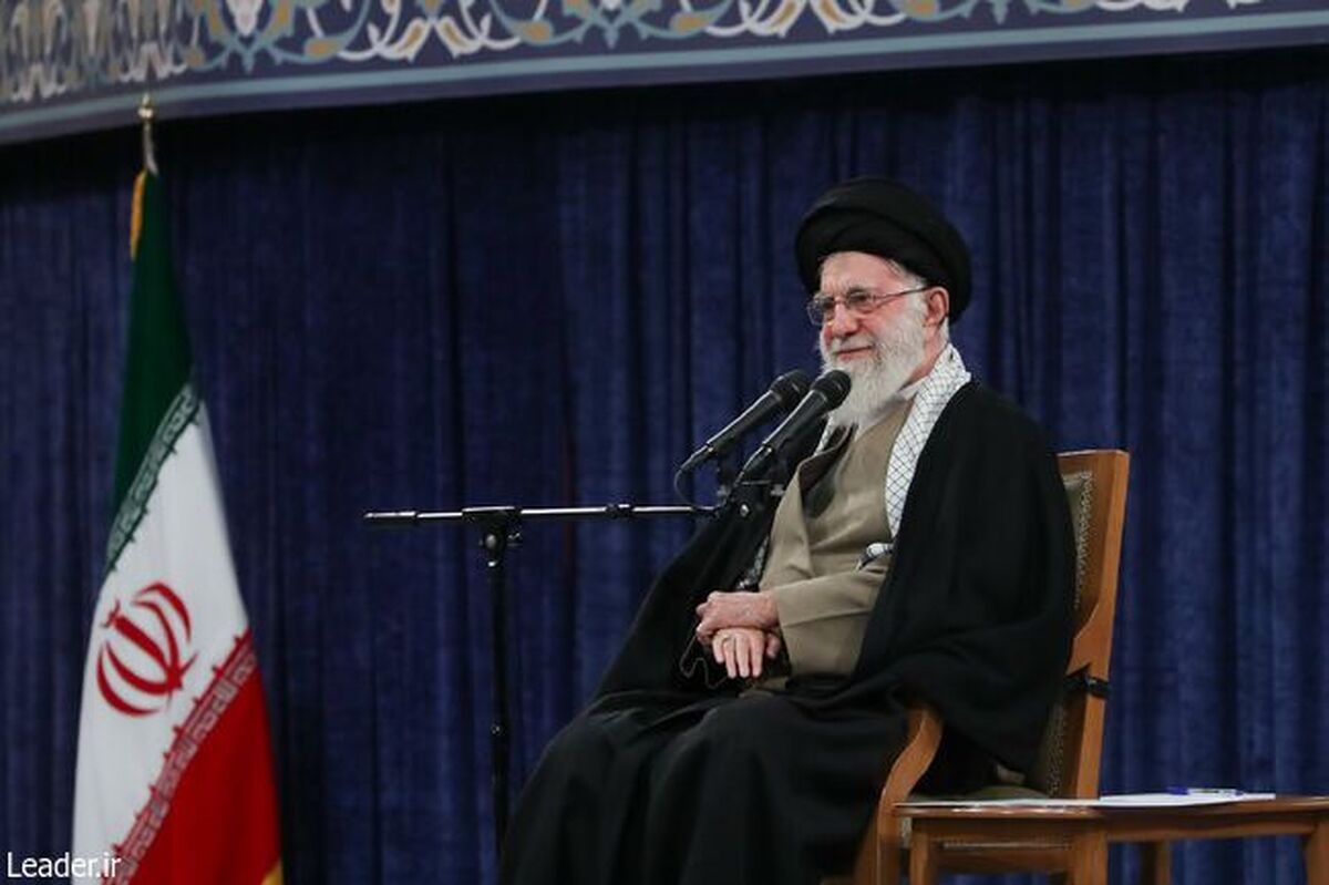 رهبر معظم انقلاب در دیدار با دانشجویان فرمودند: بعضی‌ها در داخل همان مسئله‌ی مذاکره را مدام تشدید می‌کنند: «آقا چرا جواب نمیدهید؟ چرا مذاکره نمی‌کنید؟ چرا نمی‌نشینید با آمریکا؟ بنشینید [برای مذاکره]»