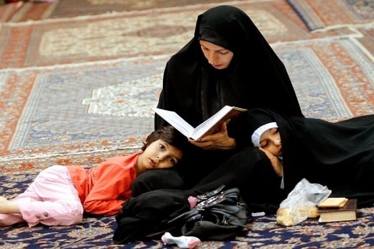 یک پژوهشگر و فعال حوزه زنان با اشاره به نقش مادران در تربیت نسل منتظر، گفت: مادر می‌تواند مهد تربیت انسان‌های مؤمن و منتظر باشد که با نقش، جایگاه و رسالت خویش در تربیت و نیز راهکار‌ها و روش‌های مناسب آشنا باشد.