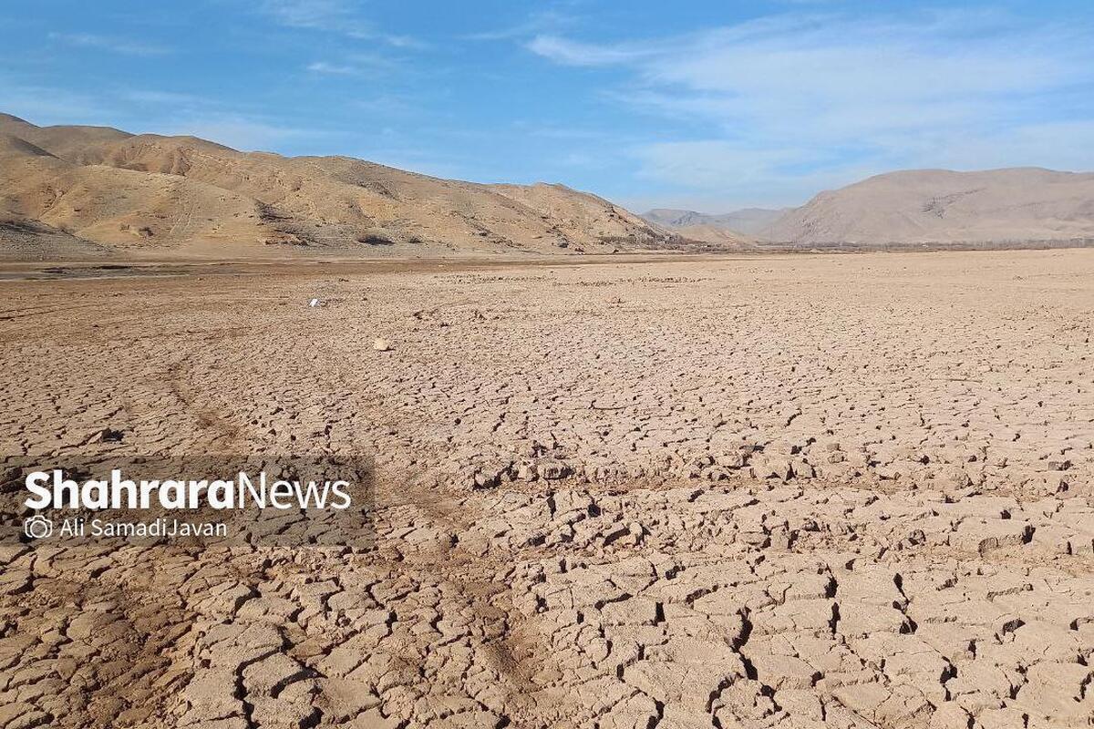 کاهش چشمگیر بارندگی‌ها و ناترازی در منابع آب و برق، زنگ خطر بحران را در کشور به صدا درآورده است. بر اساس اعلام وزارت نیرو، میزان بارندگی‌ها در برخی مناطق تا ۴۰ درصد کاهش یافته و پیش‌بینی‌ها نشان می‌دهد که این روند در ماه‌های آینده نیز ادامه خواهد داشت.