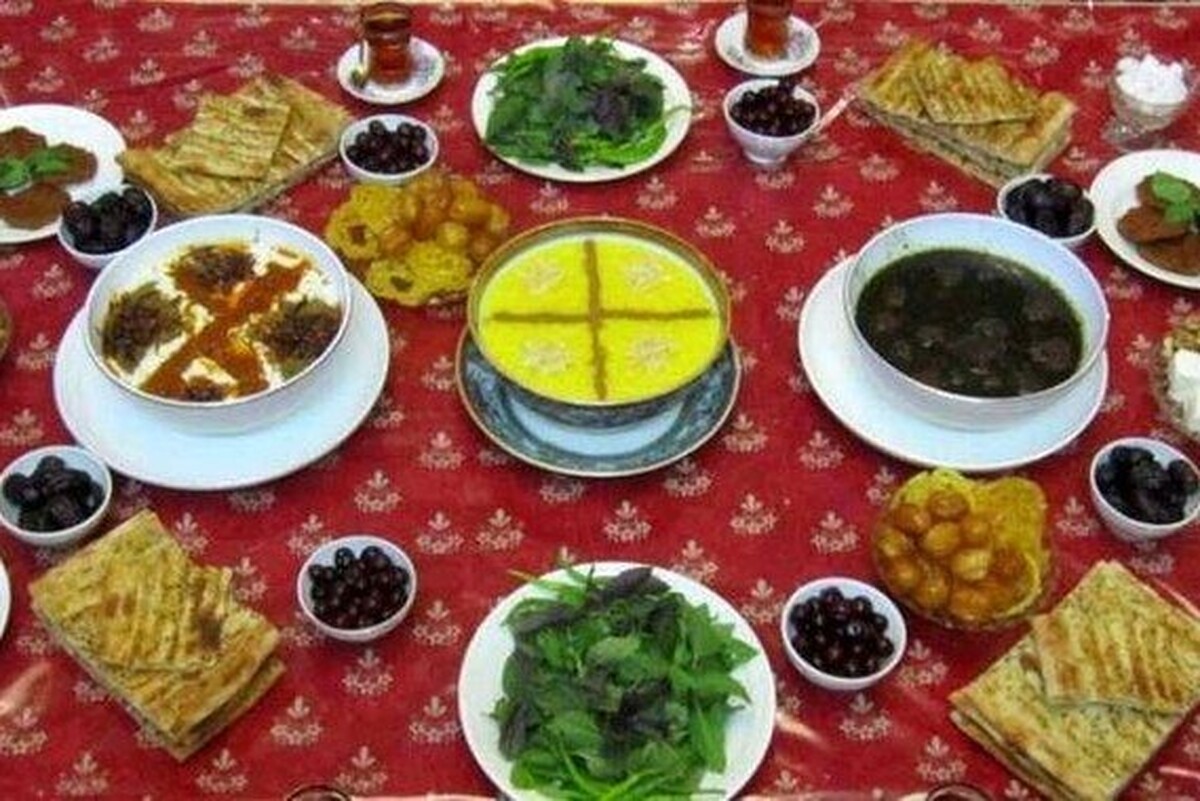 به گفته یک جامعه‌شناس فرهنگی، با رشد اقتصادی و تغییر الگو‌های مصرف، افطاری‌های خانوادگی به مراسم‌های پرخرجی تبدیل شدند که گاهی فراتر از توان مالی میزبان است.