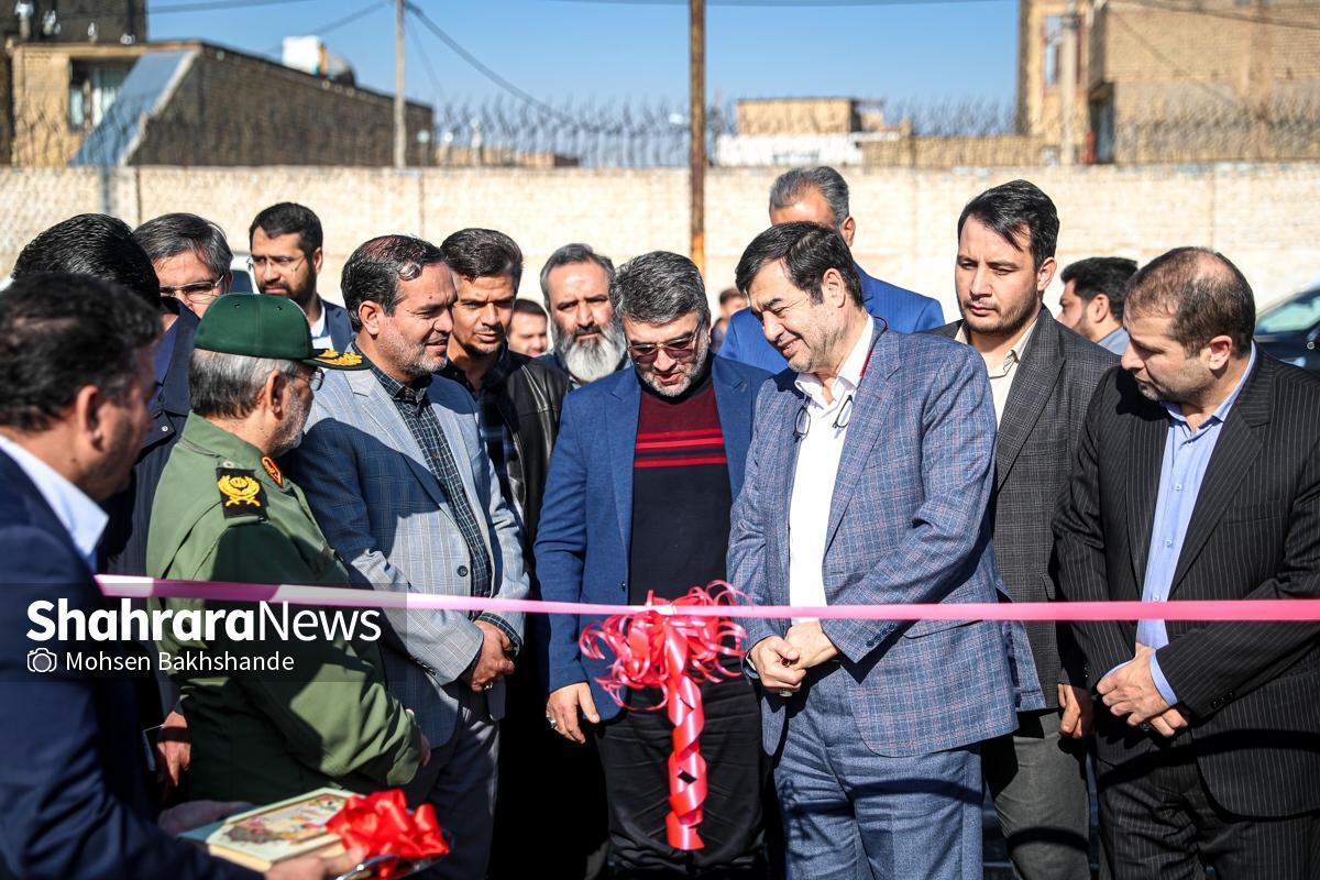 زمین چمن‌ مصنوعی شهید رجایی مشهد با حضور وزیر ورزش‌و‌جوانان افتتاح شد.