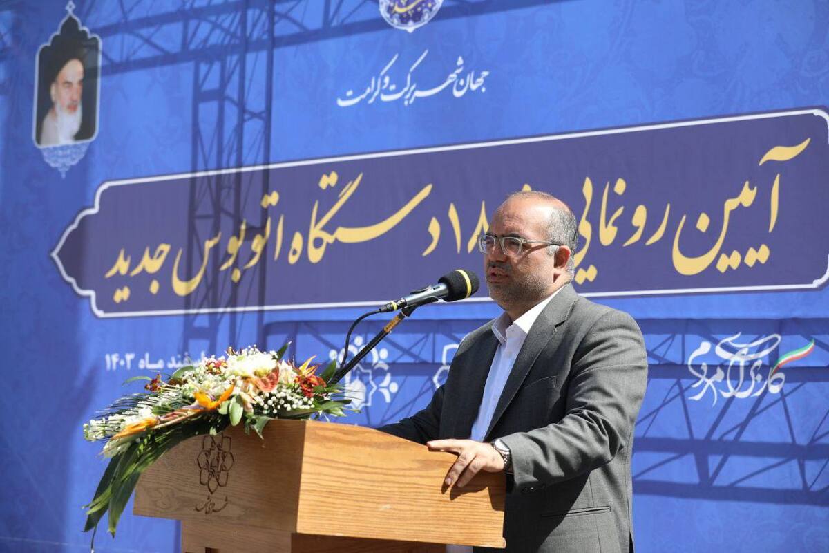 معاون عمران، حمل‌ونقل و ترافیک شهرداری مشهد گفت: روزی یک میلیون و ۱۰۰ هزار مسافر توسط ناوگان اتوبوس‌رانی جابه‌جا می‌شود که ۱۵ درصد سهم حمل‌ونقل عمومی را به خود اختصاص داده است.