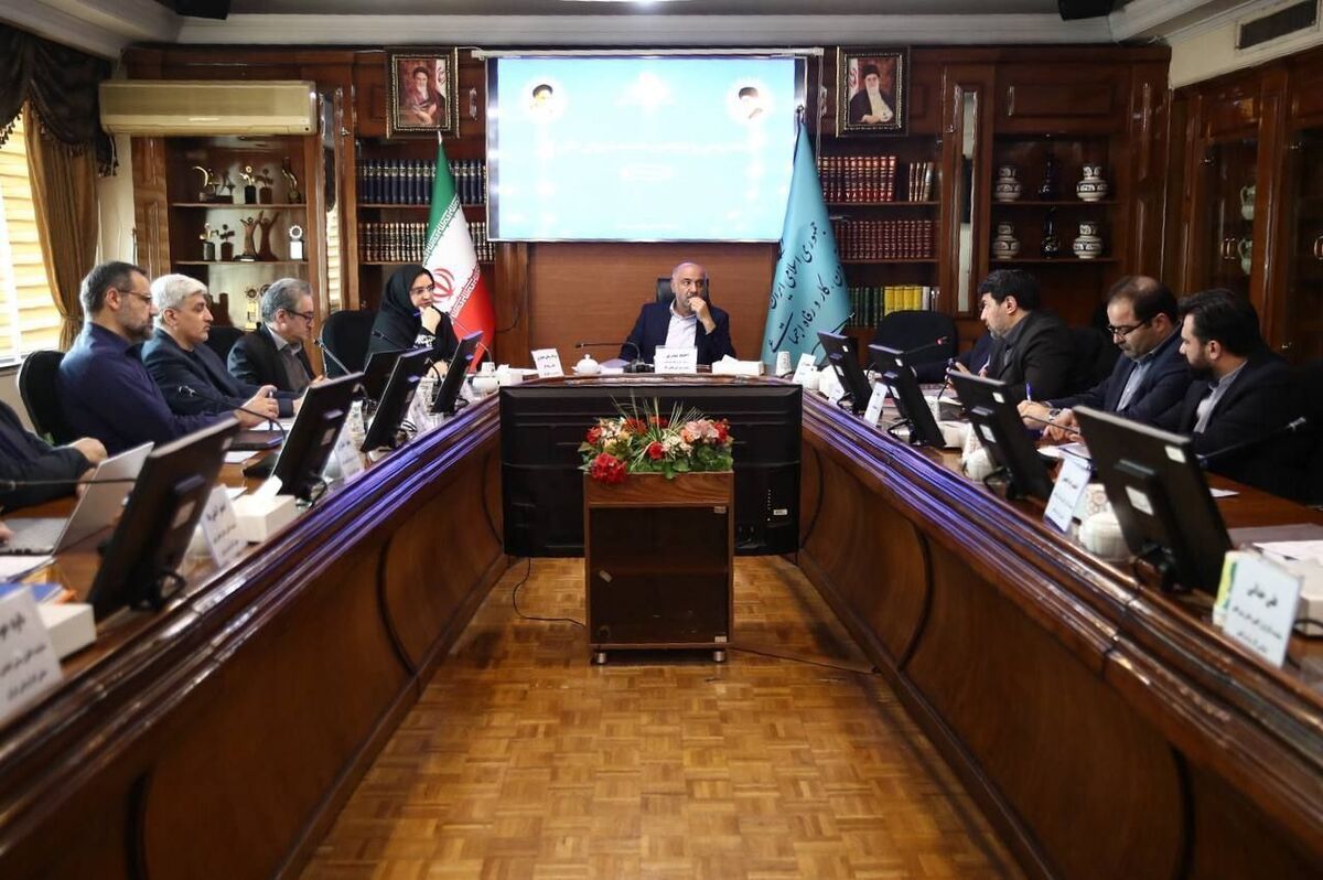 سیصد و سی و پنجمین نشست شورای عالی کار، به ریاست «احمد میدری» وزیر تعاون، کار و رفاه اجتماعی و با حضور نمایندگان تشکل‌های کارگری و کارفرمایی در حال برگزاری است.