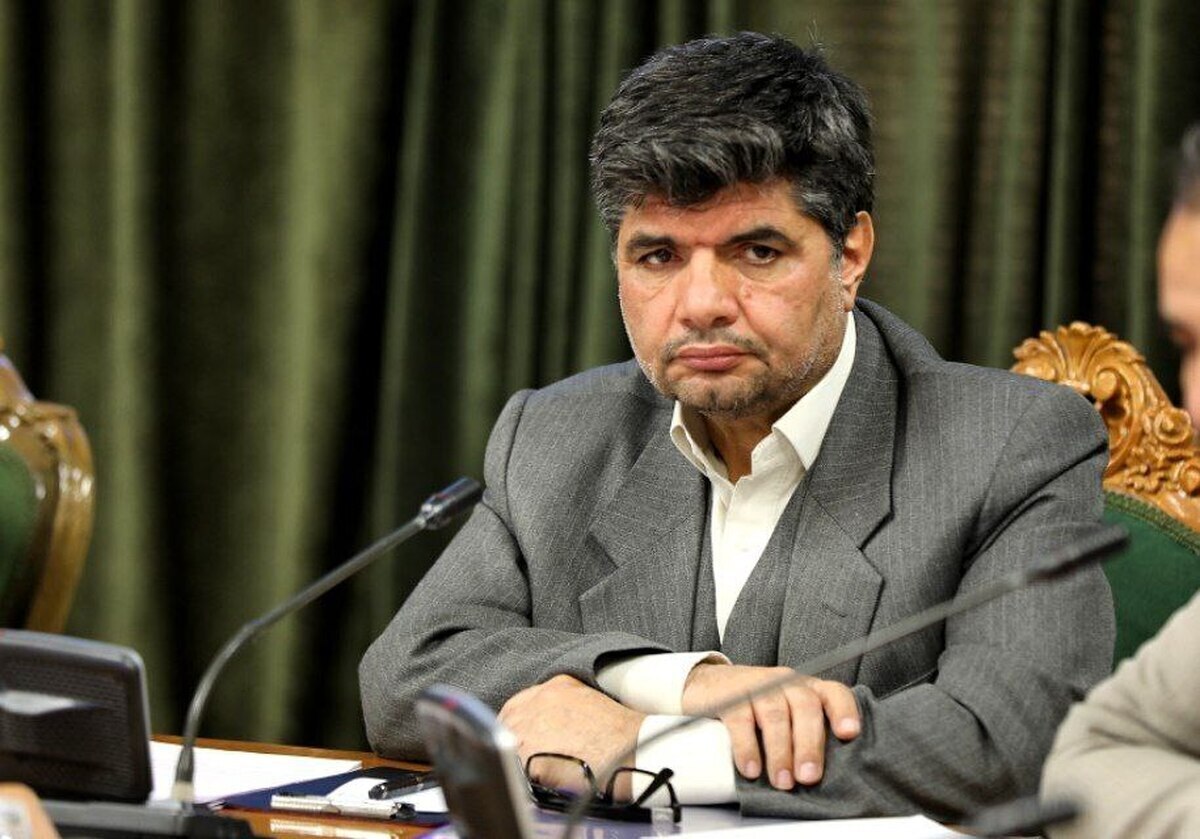 فرماندار مشهد گفت: فاز یک خط سه قطارشهری مشهد نمادی از اراده و عزم خدمتگزاران حضرت رضا(ع) است و با کمترین اعتبارات به بهره‌برداری می‌رسد.
