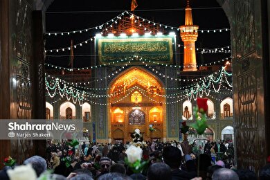 حال‌وهوای حرم مطهر امام‌رضا(ع) در شب میلاد کریم اهل‌بیت(ع)