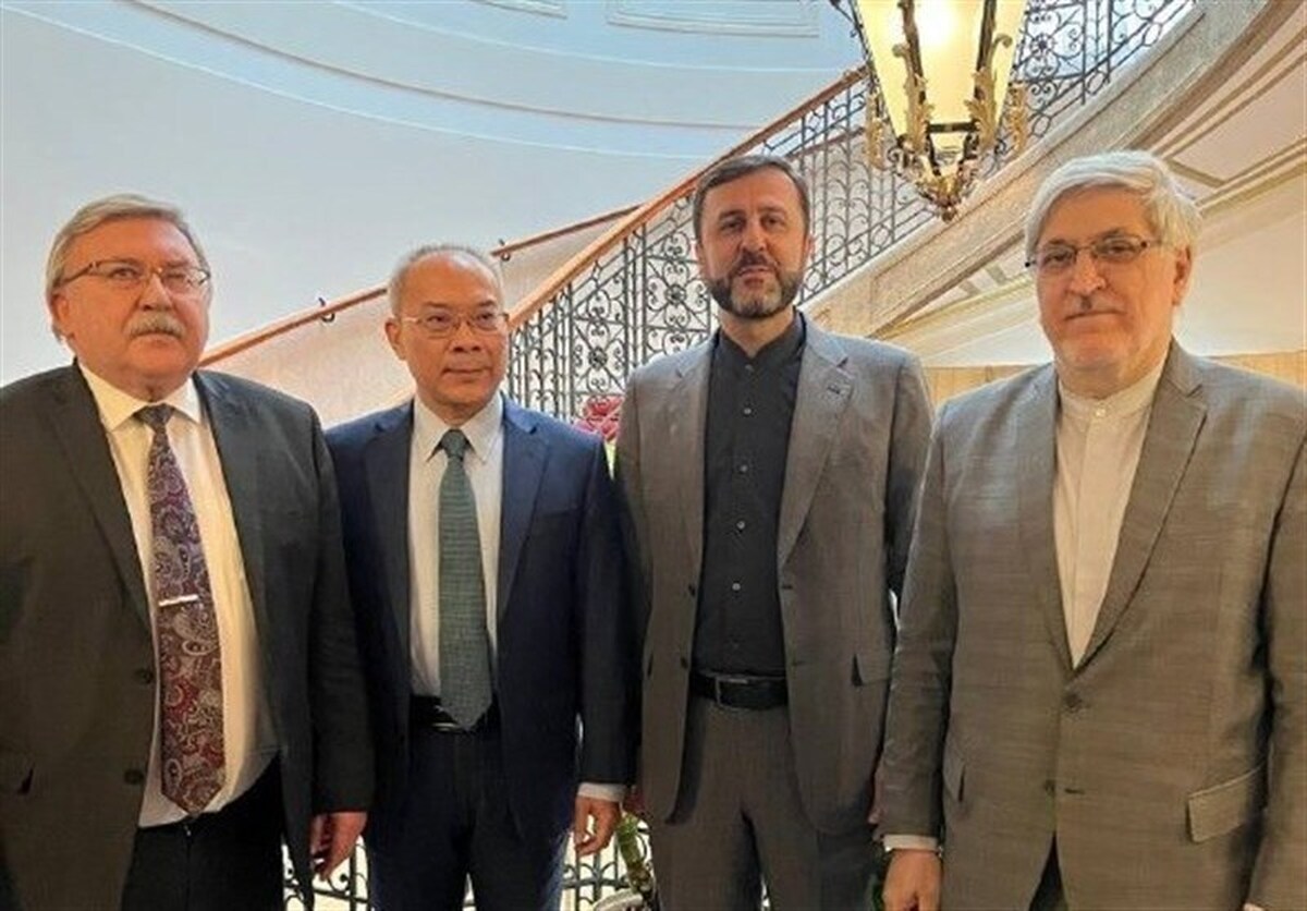 معاون حقوقی و بین‌المللی وزارت امور خارجه از رایزنی سه جانبه ایران، روسیه و چین در وین خبر داد.