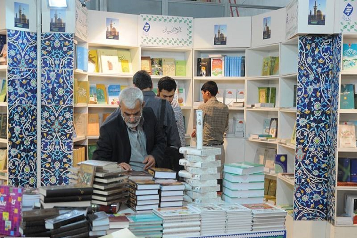 در روزهای پایانی سال ۱۴۰۳ مروری داشتیم بر جوایز ادبی و برگزیدگانی که این جوایز را دریافت کردند.