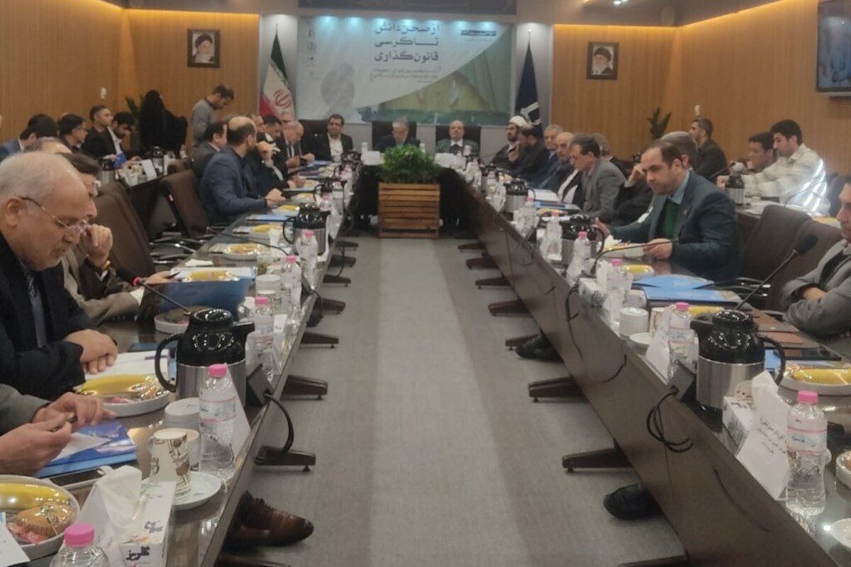 وزیر علوم فرآیند جذب هیئت علمی را طولانی و آزاردهنده توصیف کرد و گفت: به مرکز جذب اعلام کردیم این پروسه زمان‌بندی شده و برای دانشگاه‌ها و گروه‌های تحقیق مهلت تعیین کنند.