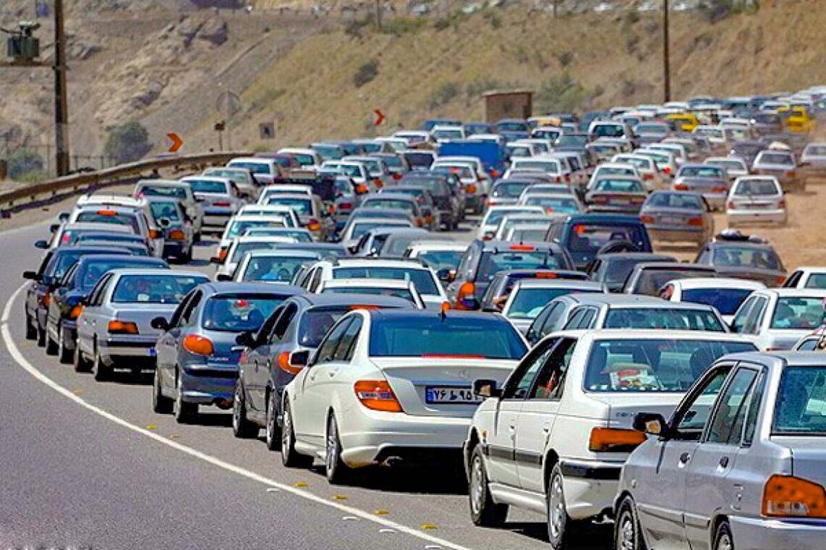 رییس پلیس راه راهور فراجا با اشاره به آخرین وضعیت ترافیکی و جوی جاده‌ها؛ نسبت به ترافیک پرحجم و نیمه سنگین و همچنین بارش باران در بیشتر جاده‌های کشور هشدار داد.