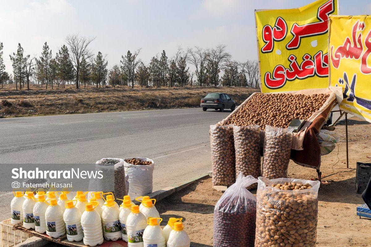 دست فروشی در حاشیه جاده بهشت رضا (ع) همچنان جولان می‌دهد. شهرآرا از مسئولان شهری، معضلات کاسبی در حاشیه جاده‌های پیرامون بهشت رضا (ع) را پیگیری می‌کند.
