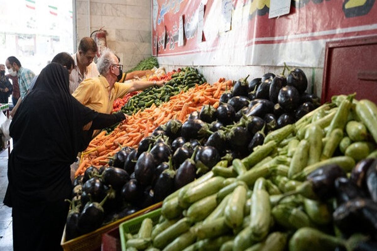 اتحادیه بارفروشان مشهد جدول قیمت‌گذاری انواع میوه و صیفی‌جات در سه درجه‌بندی یک، دو و ممتاز در میادین تره‌بار مشهد و به صورت عمده‌فروشی را اعلام کرد.