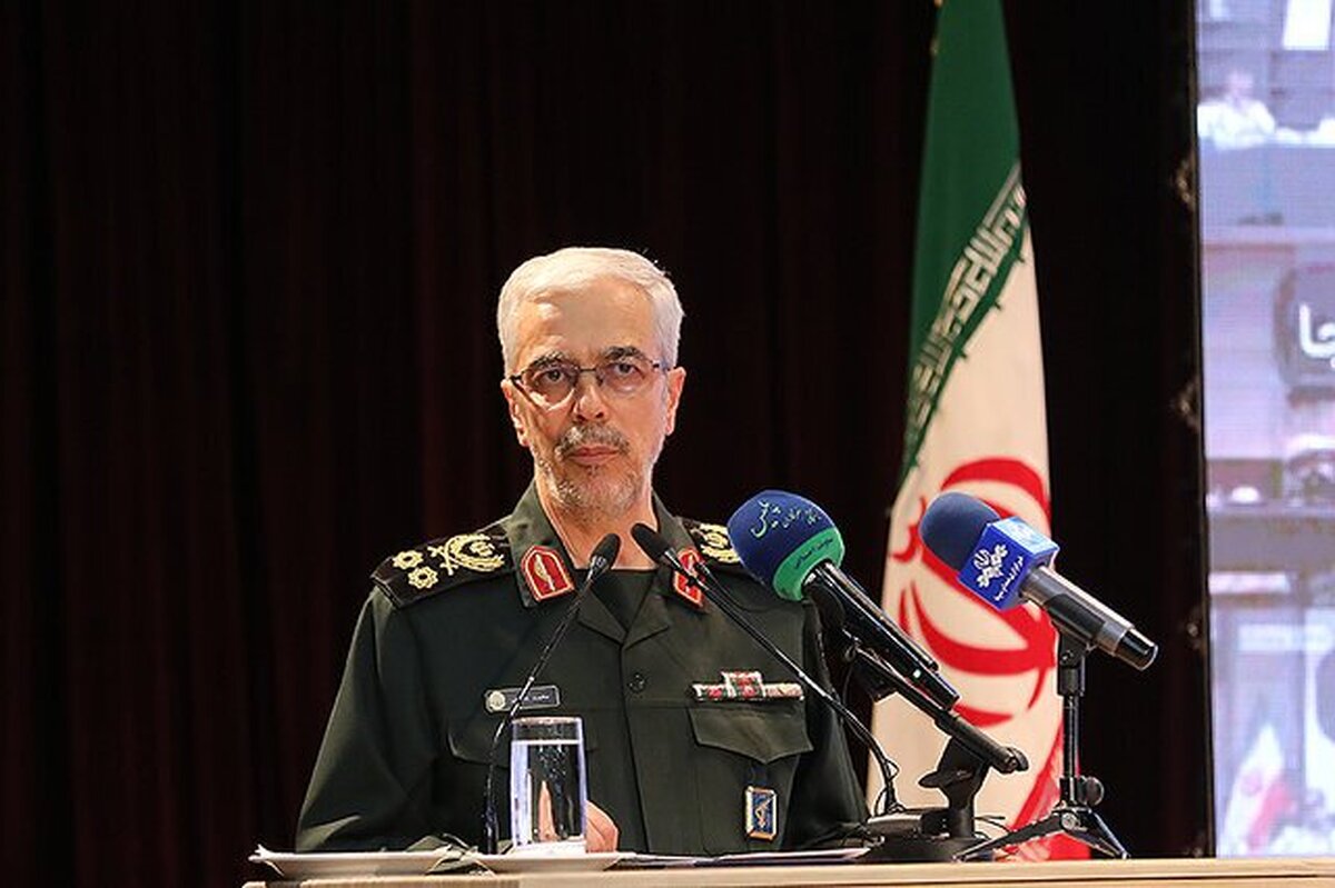 رئیس ستادکل نیروهای مسلح گفت: اگر اقتصاد را می‌خواهیم حل کنیم با مراجعه به بخش خصوصی و مردم می‌توانیم این اقدام را انجام دهیم. در فرهنگ و اجتماع نیز با سپردن امور به مردمان این حوزه‌ها می‌توانیم مشکلات را حل کنیم. نگاه ما باید به داخل کشور باشد.