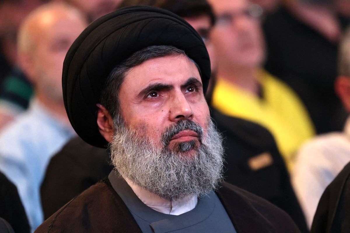 مراسم تدفین شهید سید هاشم صفی‌الدین در زادگاه وی یعنی شهرک دیر قانون النهر در جنوب لبنان از ساعت ۱۲ ظهر امروز به وقت بیروت، آغاز می‌شود و هیئت‌های مشارکت کننده درحال ورود به محل برگزاری مراسم هستند.