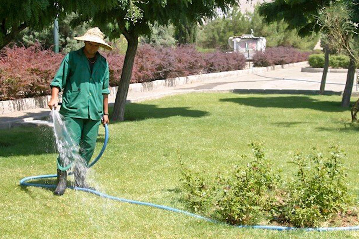 مدیرعامل آب و فاضلاب شهرستان مشهد گفت: در حال حاضر فقط یک درصد از آب شرب شهری به آبیاری فضای سبز اختصاص دارد که این میزان، کمترین نرخ استفاده در همه کلانشهر‌های کشور است.