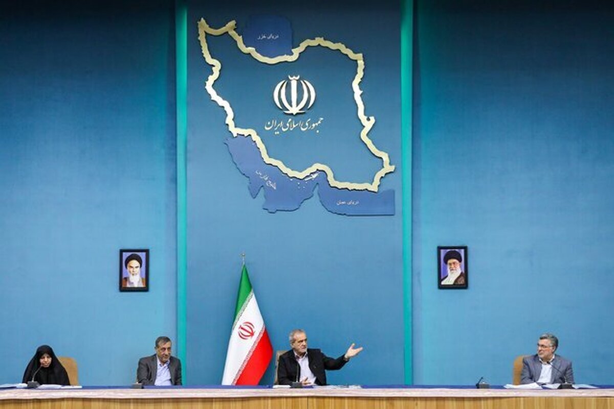 رئیس‌جمهور گفت: ما برای حمایت و تسهیل شرایط فرزندآوری برای همه مادران از جمله مادران کارمند منتظر تصویب یا اصلاح قانون نخواهیم بود و تأکید و اولویت ما در این زمینه نیز حمایت و توجه ویژه به مادران پس از تولد نوزاد است.