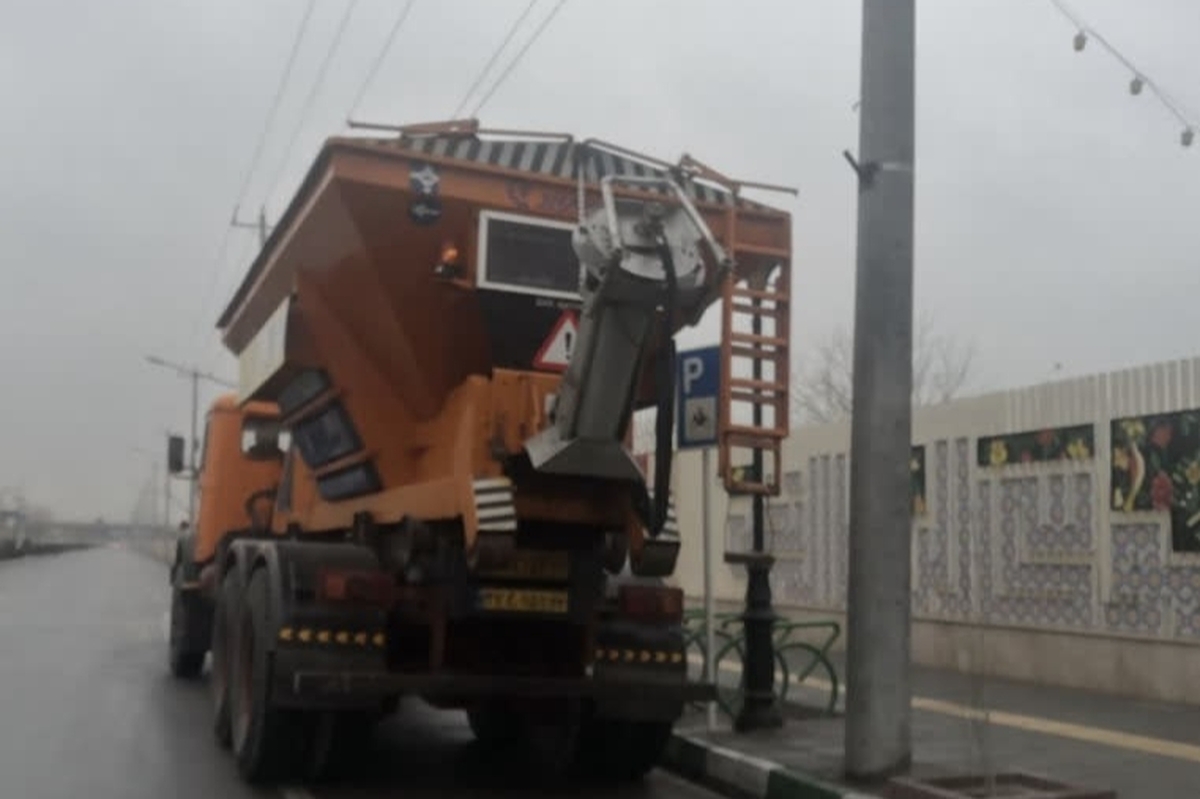 مدیر کل هماهنگی و نظارت بر خدمات شهری شهرداری مشهد گفت: با توجه به صدور هشدار سطح نارنجی هواشناسی جلسات هماهنگی با حضور روسای ادارات خدمات شهری مناطق و سازمان مدیریت پسماند برگزار شده است.