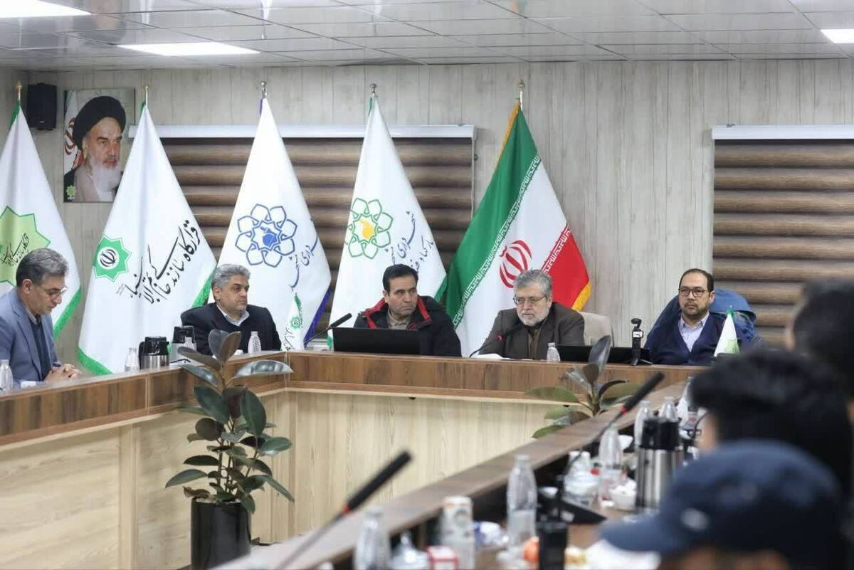 شهردار مشهدمقدس گفت: مشهد در تفکیک شبکه آب شرب و فضای سبز، از شهرهای پیشرو است و ما خود را ملزم می‌دانیم نیاز خود را از آب شرب و قابل‌تصفیه برای شرب، کم کنیم و به سمت بی‌نیازی از این آب‌ها حرکت کنیم.