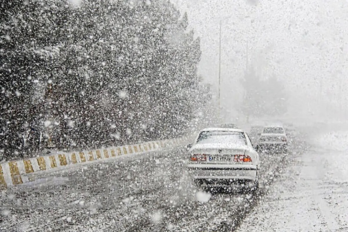 جانشین پلیس راه راهور فراجا از مسدود بودن ۶ محور شریانی و بارش برف و باران در محور‌های مواصلاتی ۹ استان خبر داد.