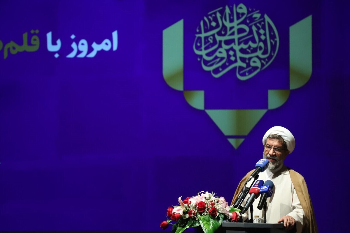 دبیر علمی چهل‌ودومین جایزه کتاب سال جمهوری اسلامی ایران گفت: تکریم کتاب، تکریم فرهنگ است و به همین دلیل مناسک «کتاب سال» با مشارکت و تلاش اهل ادب و علم به تقدیر از نویسندگانی می‌پردازد که زندگی خود را صرف علم می‌کنند.