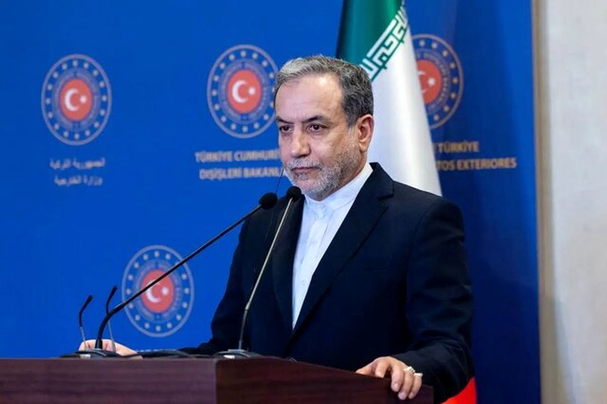 وزیر امور خارجه کشورمان با تاکید بر اینکه مذاکرات با اروپا ادامه می‌یابد، درباره سفر لاوروف به تهران و اینکه وی حامل پیلمی بوه است، تاکید کرد: قرار نبود پیامی بیاورد.