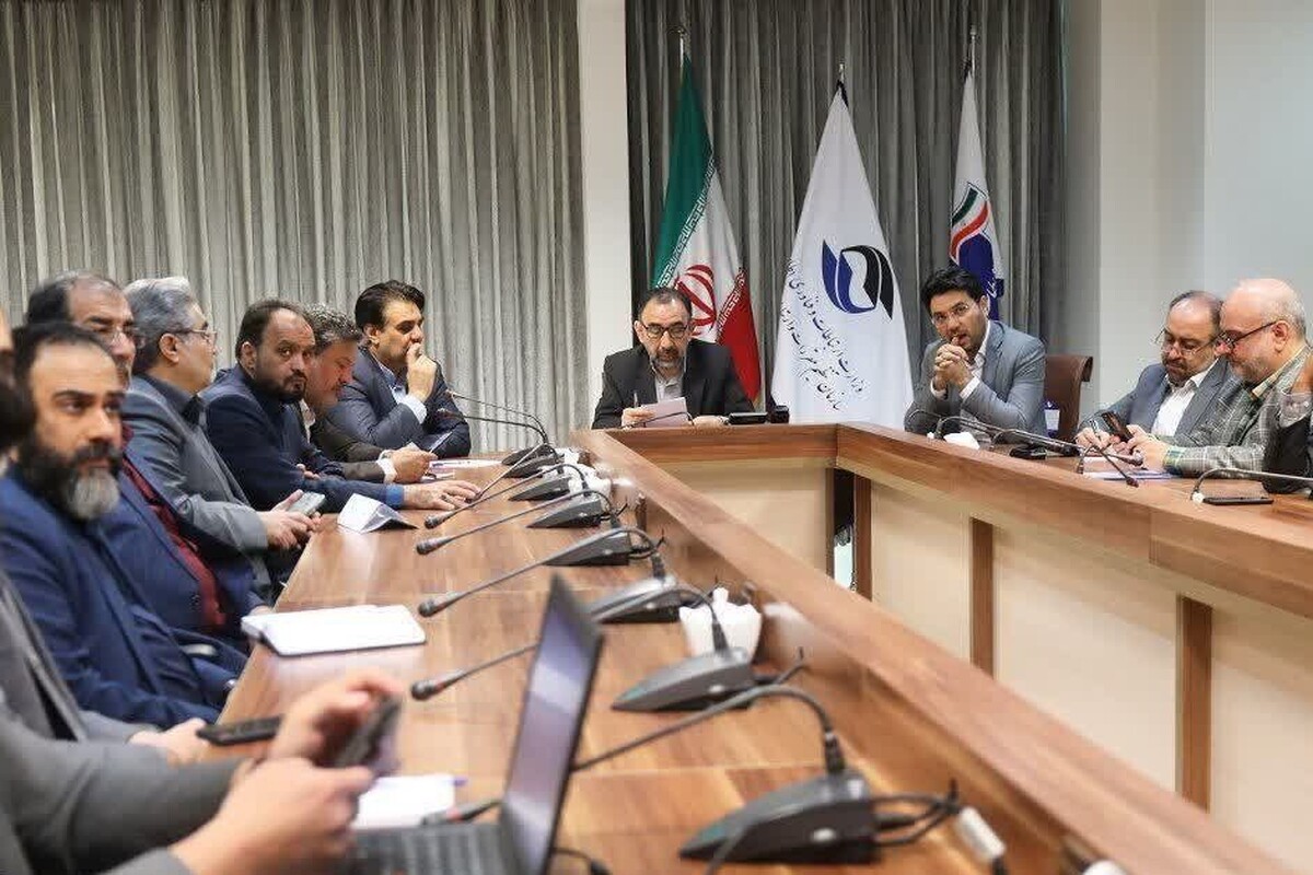 استاندار خراسان‌رضوی گفت: تا پایان دولت، دو میلیون خانوار استان از طریق اجرای شبکه فیبر نوری به اینترنت فوق‌پرسرعت دسترسی پیدا خواهند کرد.