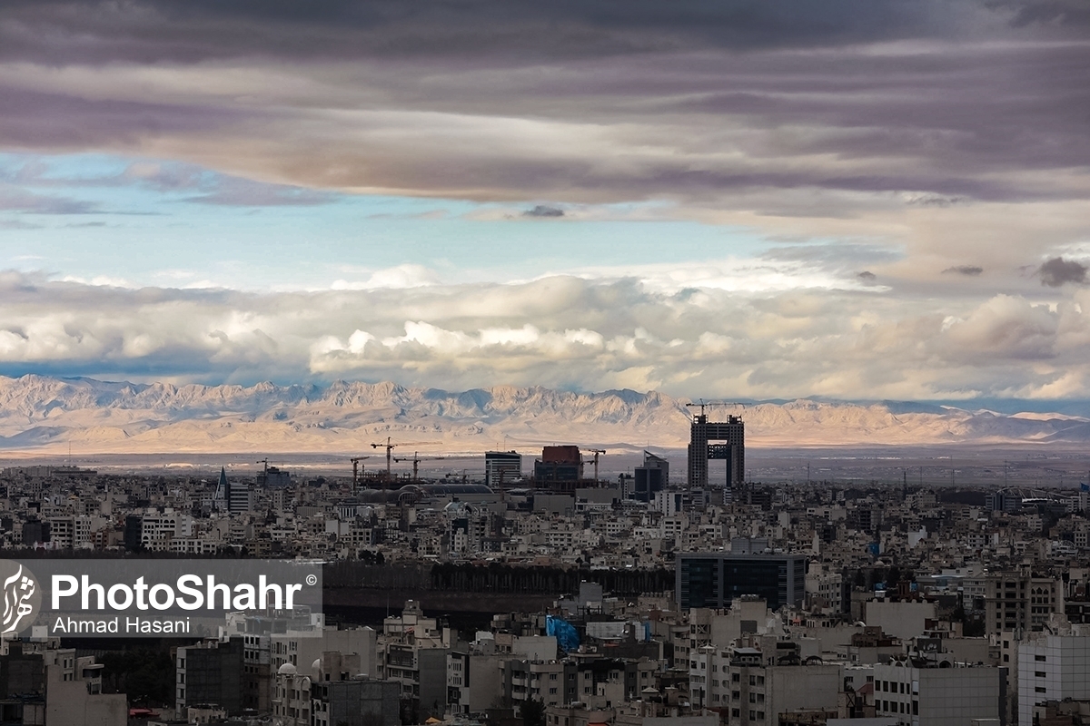 کارشناس مرکز پیش‌بینی هواشناسی خراسان رضوی گفت: فردا شاهد افزایش ابرناکی و وزش باد شدید در سطح استان خواهیم بود و برای نیمه غربی و جنوبی، رگبار پراکنده باران توأم با رعدوبرق پیش‌بینی می‌کنیم.