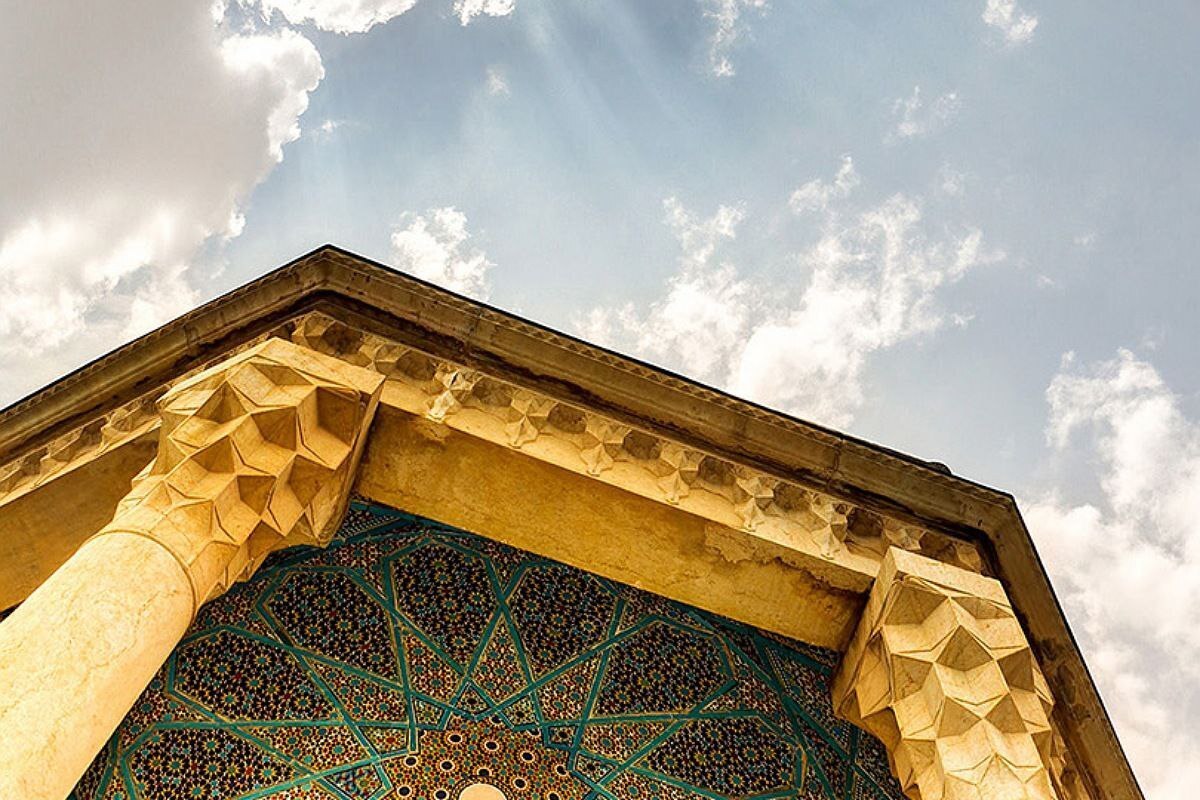 طبق تقویم رسمی ایران، روز ۲۰ مهر، بزرگداشت شمس الدین محمد شیرازی متخلص به حافظ، شاعر سده ۸ هجری ایران است.