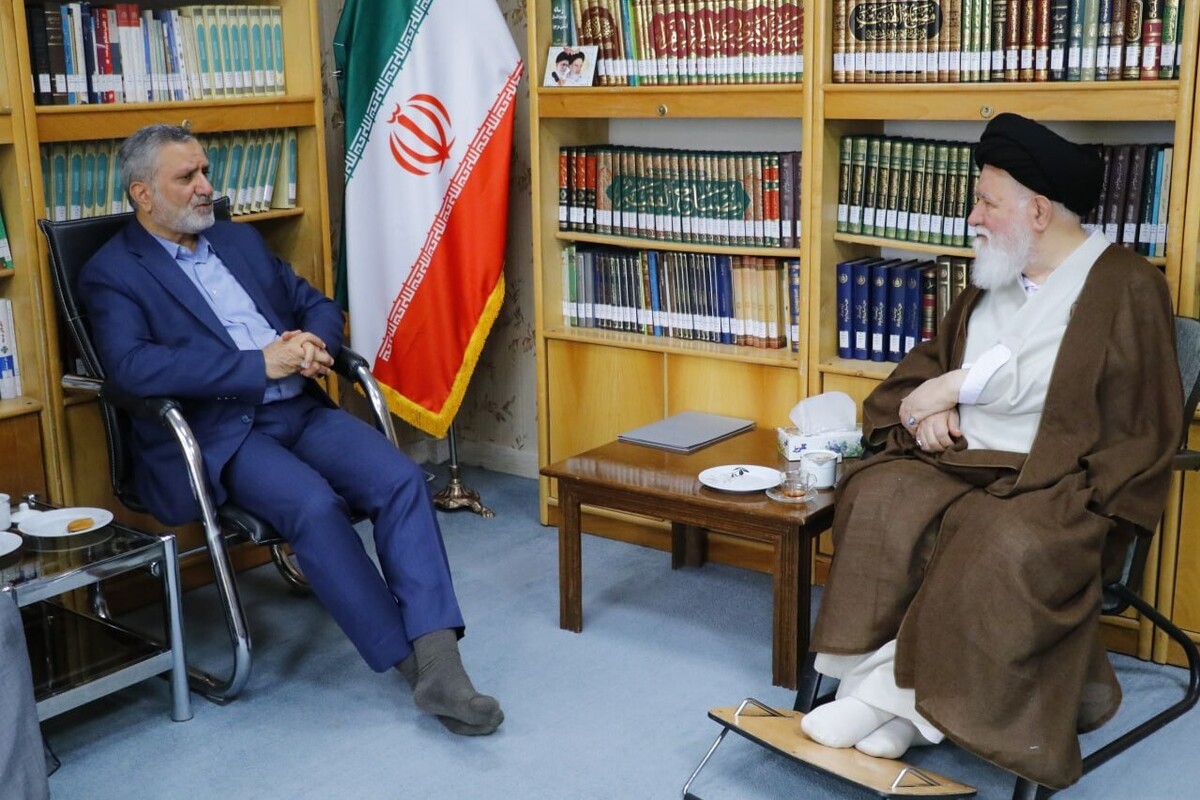 نماینده ولی‌فقیه در استان خراسان‌رضوی گفت: اقتدار حکومتی باید در دو عرصه ارز و گرانی پای کار بیاید. البته در سال‌های اخیر، سیاست‌هایی اتخاد شده که مردم به چشم دیده‌اند تهدید‌های دشمن همچون هویت آن‌ها توخالی است، اما در هر حال، تثبیت اقتصاد کشور و معیشت ملت همچنان باید در دستورکار دولت باشد.