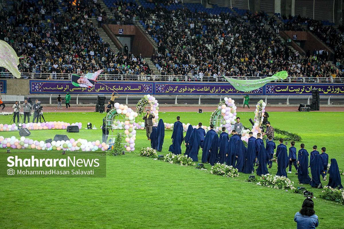 جشن بزرگ «خدا قوت کارگر» با حضور حدود ۲۵ هزار نفر از اعضای خانواده کارگران مشهد برگزار شد.