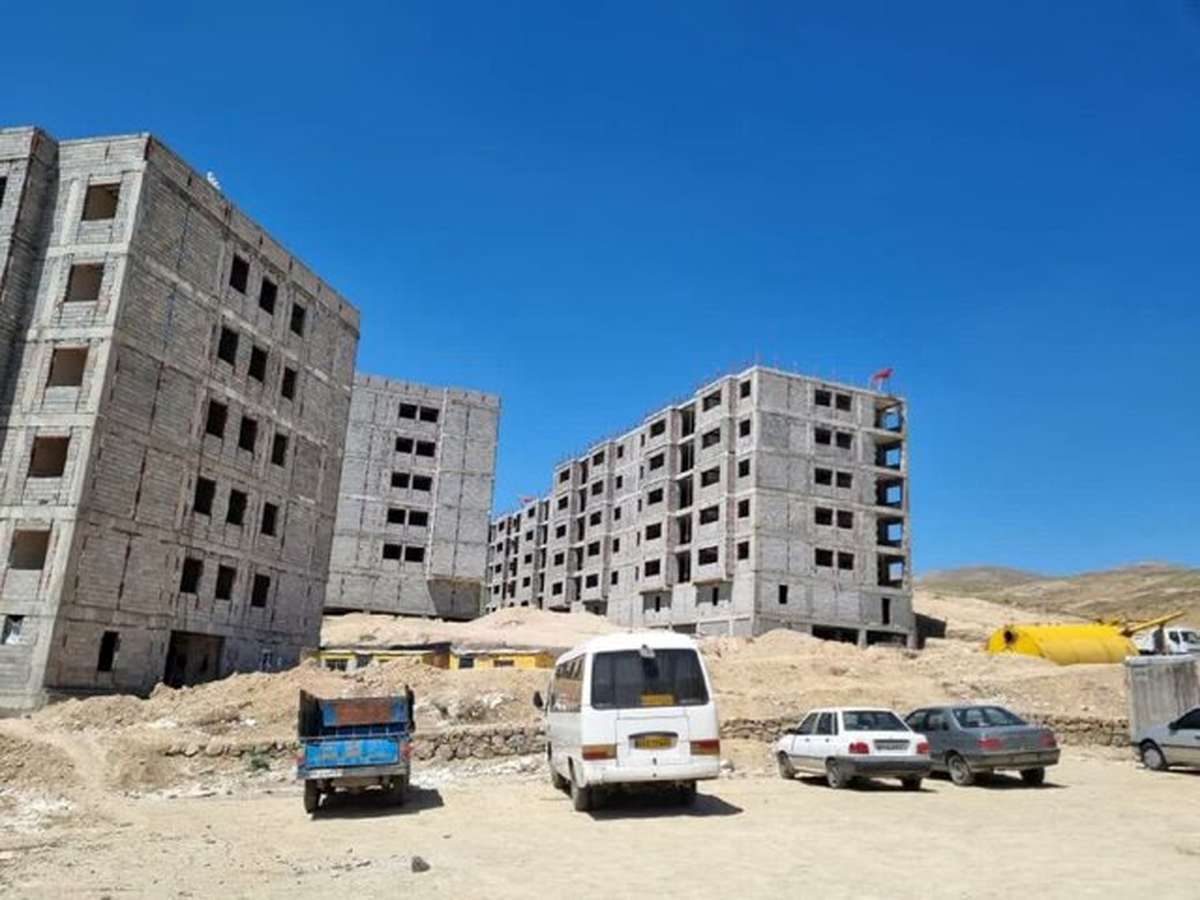 مدیرعامل شرکت عمران شهر جدید پرند از تحویل ۴۰۰۰ واحد نهضت ملی مسکن این شهر تا تابستان امسال که هزینه هر متر مربع آن ۱۰ میلیون تومان بوده خبر داد.