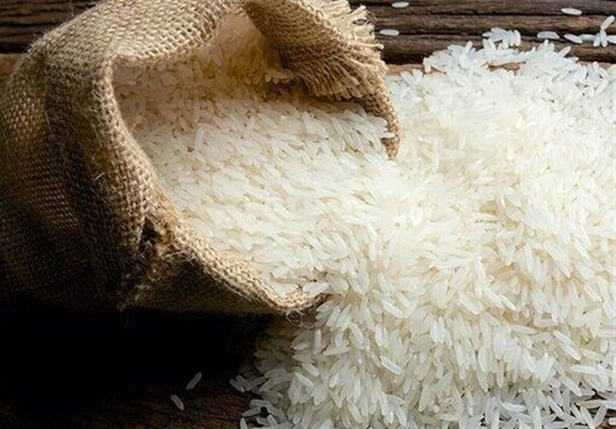 با وجود کاهش ۴۰ درصدی واردات برنج در یک سال گذشته، با مدیریت بازار توسط دولت، قیمت برنج ایرانی ۹ درصد پایین آمده است.