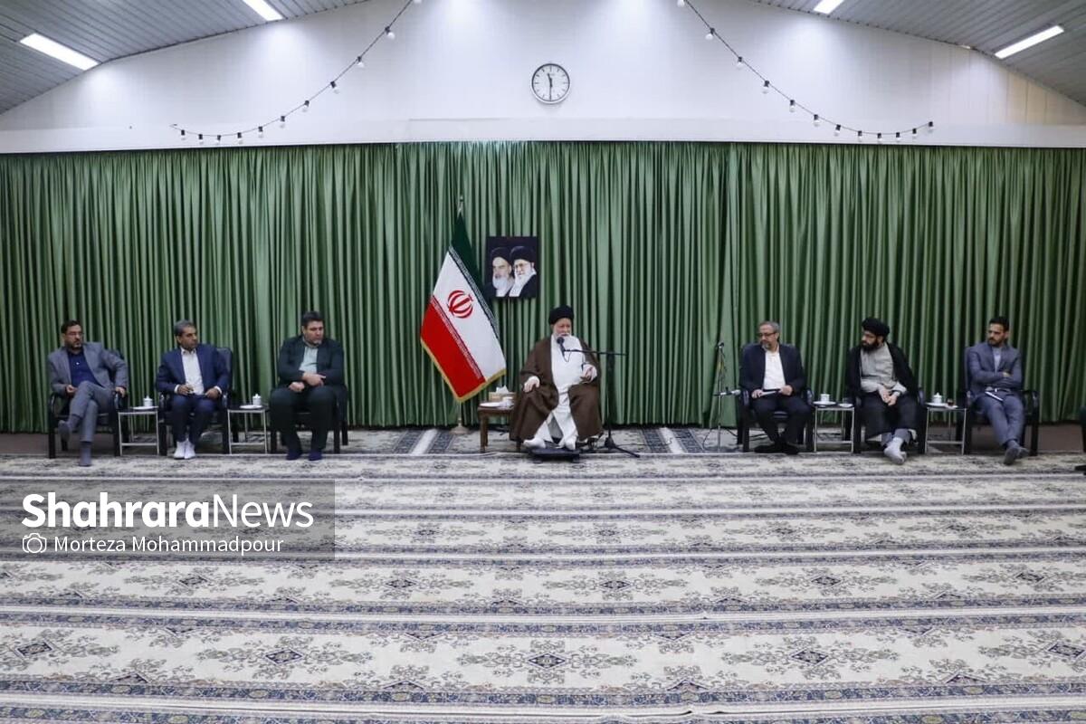 نماینده ولی فقیه در استان خراسان رضوی گفت: این یک حقیقت است که تربیت باید از سطح مدرسه آغاز شود. بر همین اساس، توجه کنید در فرآیند گزینش آموزش و پرورش عناصری برگزیده شوند که جوان، متدین، توانمند و دلسوز نسل آینده‌ساز این کشور باشند.