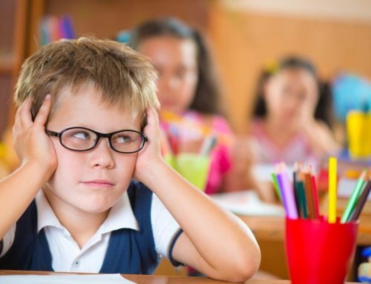 اختلال بیش‌فعالی یا ADHD نشانه‌های زیادی دارد و به گفته روانشناسان، داشتن حداقل ۶ نشانه می‌تواند شما را در گروه افراد بیش‌فعال یا دارای اختلال ADHD قرار دهد.