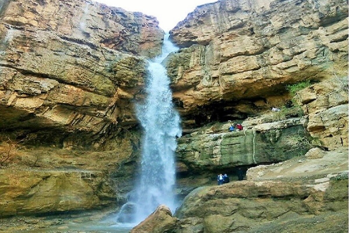 آبشار‌های فصلی در روستای شادکام، زیبایی‌های استان یزد را در این فصل از سال دوچندان کرده است.