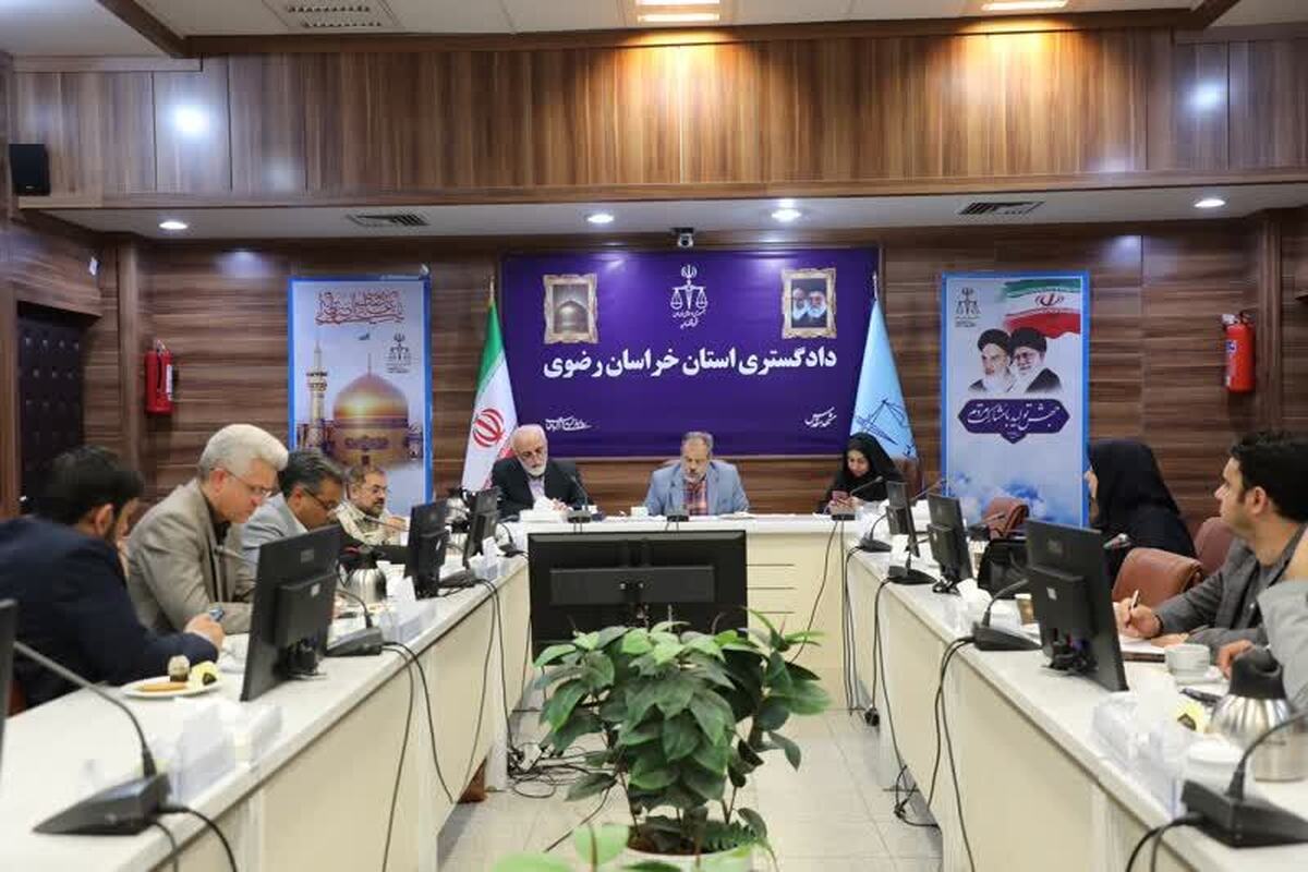  معاون قضایی رئیس کل دادگستری خراسان رضوی گفت: امروز باید با همکاری یکدیگر نگاه‌ها را به سمت حاشیه شهر معطوف کنیم و حساسیت عمومی را نسبت به مسائل آن بالا ببریم که در این راستا، رسانه‌ها نقش بسیار مهمی بر عهده دارند.