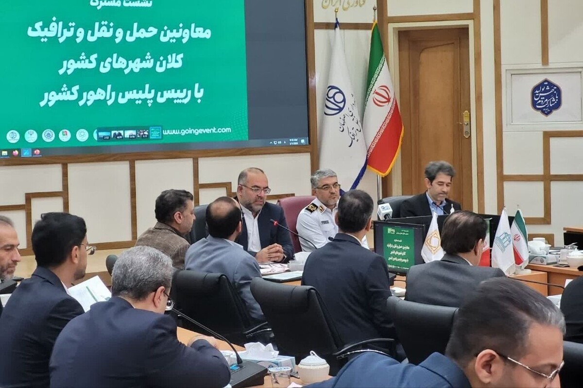 رئیس کمیسیون حمل‌ونقل و ترافیک مجمع شهرداران کلان‌شهر‌های ایران گفت: بعضی درگاه‌ها برای وصول مطالبات مدیریت شهری در اختیار پلیس راهور است تا کنار تعویض پلاک قرار گیرد و مطالبات دولتی شهرداری‌ها وصول شود.