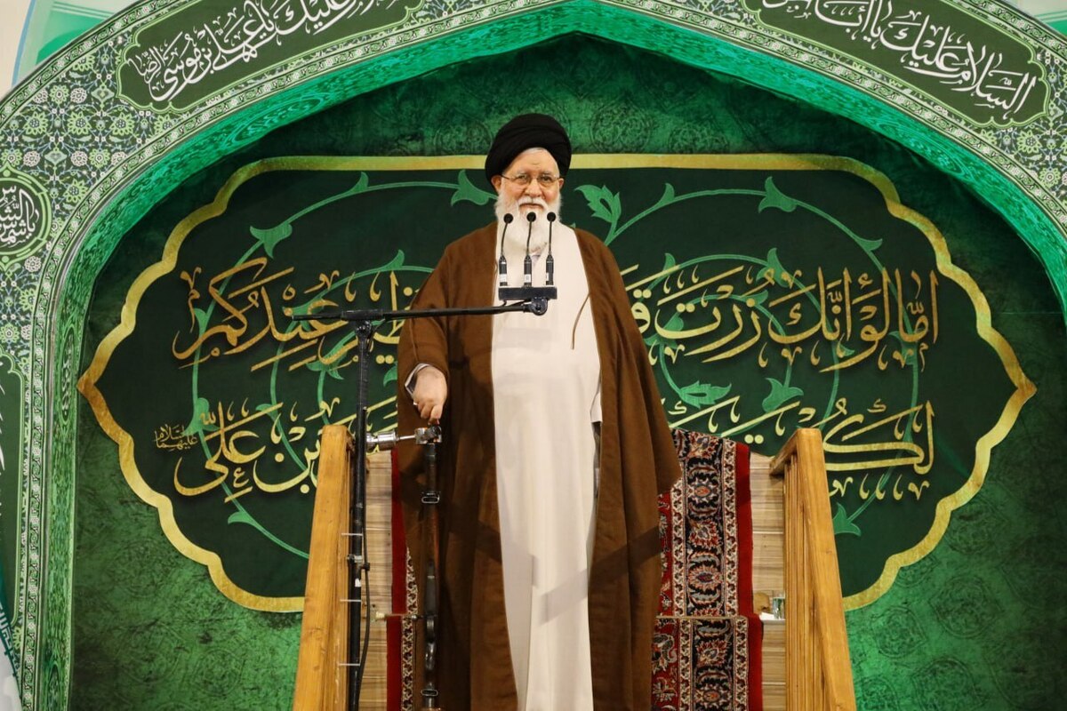 نماینده ولی فقیه در استان خراسان رضوی گفت: معلم مکلف است به دانش آموز هویت ملی و دینی ببخشد، زیرا از اساس، هویت دینی محور هویت ملی است. اگر معلم به دانش‌آموز هویت داد، او را تربیت کرد و تعلیم را به حد کمال به اجرا درآورد، آن زمان است که رهرو طریقت انبیاست.