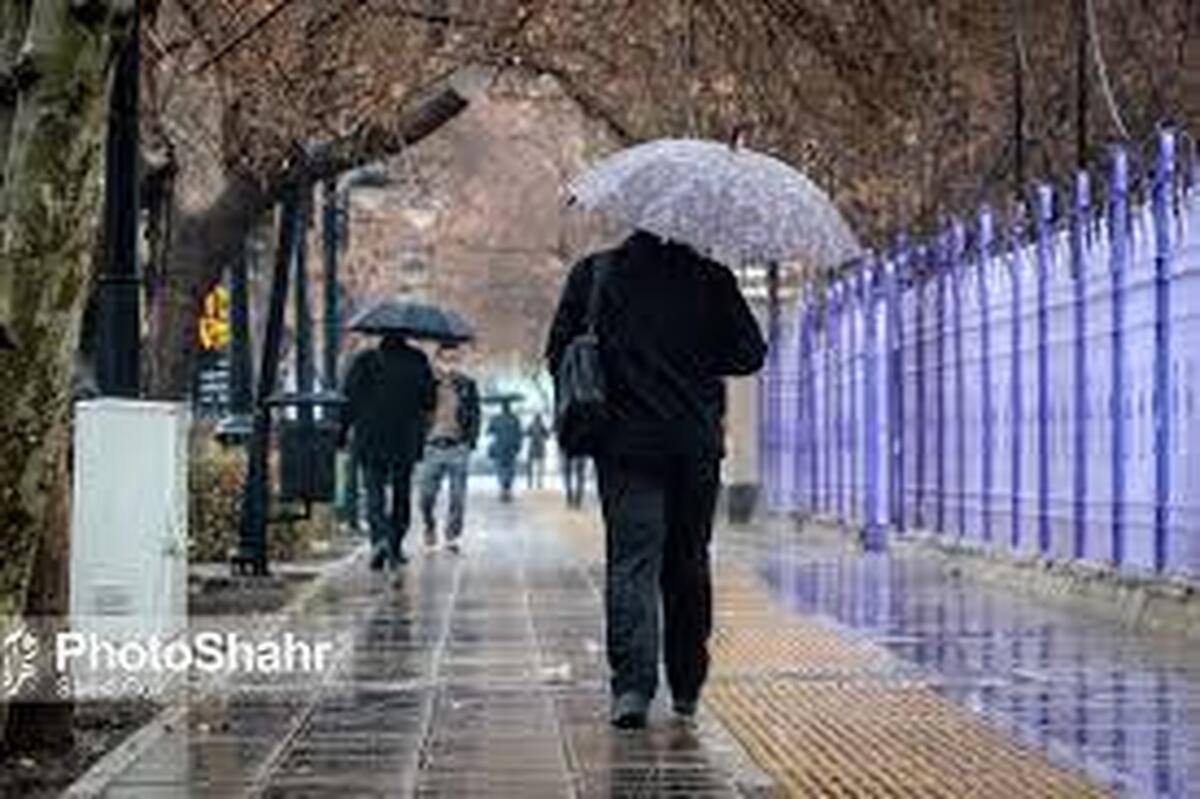 هواشناسی خراسان رضوی با صدور اطلاعیه و هشدار نارنجی از بارشهای باران همراه با رعد و برق و آبگرفتگی معابر در این استان خبر داده است.