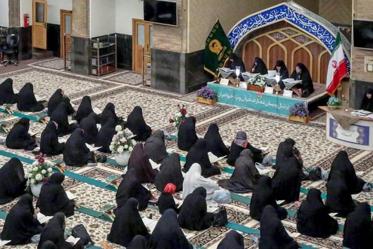سرپرست اداره دارالقرآن الکریم آستان قدس رضوی از برپایی کارگاه‌های مشاوره آموزشی قرائت قرآن کریم و تصحیح قرائت نماز ویژه بانوان در حرم مطهر رضوی خبر داد.