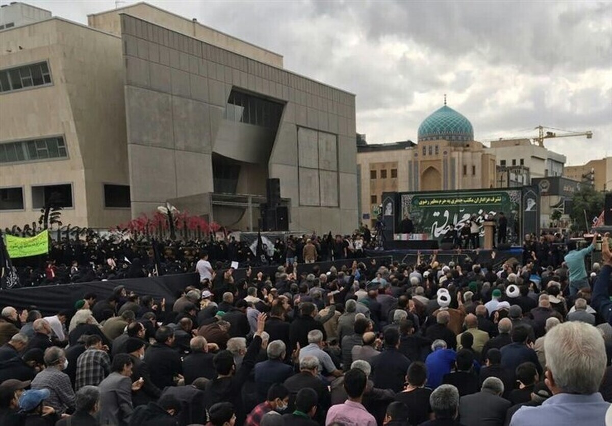 همزمان با سالروز شهادت امام صادق (ع) اجتماع بزرگ صادقیون در میدان شهدا برگزار شد و صادقیون مسیر میدان شهدا تا حرم مطهر رضوی را پیاده‌روی و عزاداری کردند.