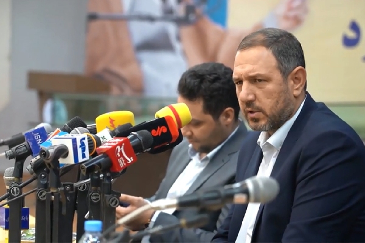 رئیس شورای اسلامی استان خراسان رضوی و سخنگوی شورای اسلامی شهر مشهدمقدس در نشستی با حضور اصحاب رسانه، به سوالات خبرنگاران درباره مدیریت شهری پاسخ داد.