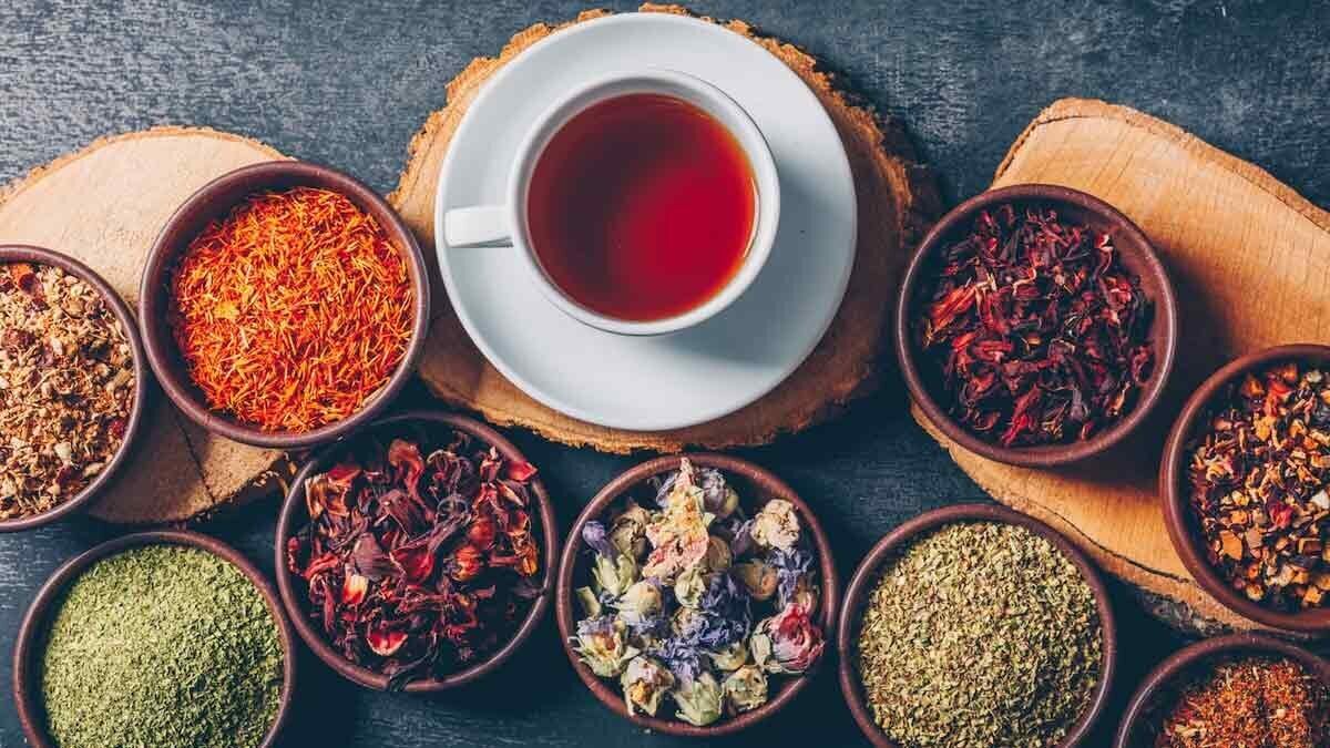 تهیه دمنوش لاغری چربی سوز کار نسبتاً آسانی است چراکه اغلب دمنوش‌های گیاهی با مواد اولیه ساده‌ای تهیه می‌شوند برای همین، نام دمنوش لاغری خانگی سریع برایشان مناسب است.