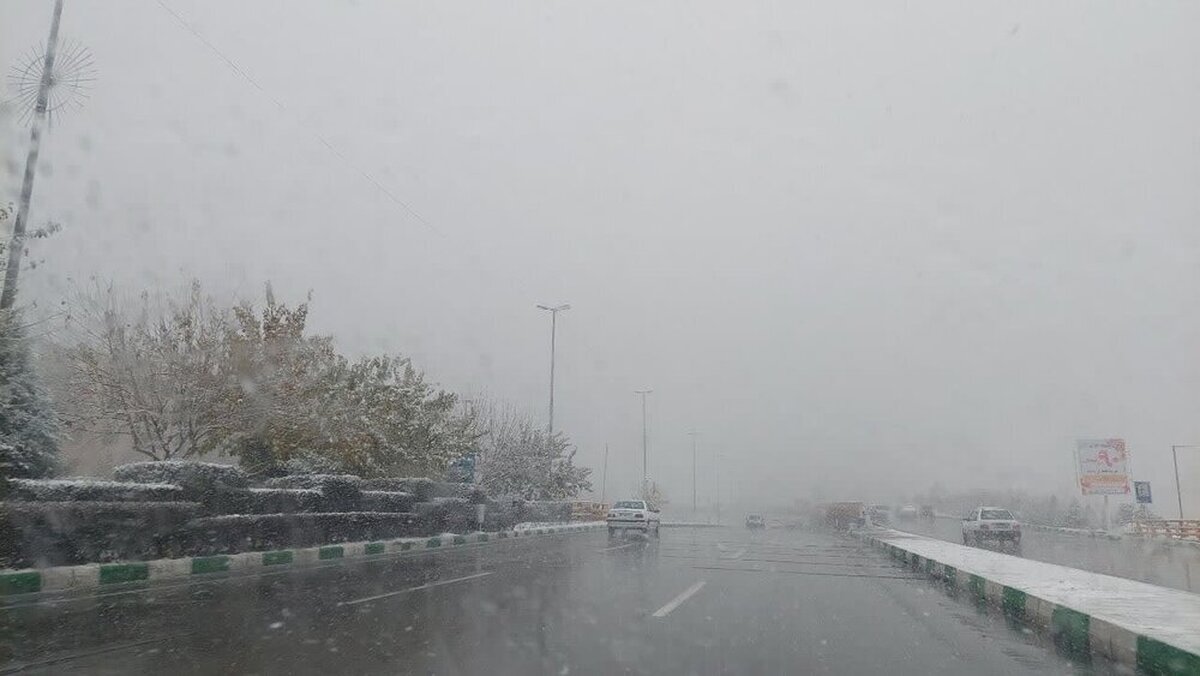 ویدئویی از بارش برف در کندوان در اواسط بهار را مشاهده می‌کنید.