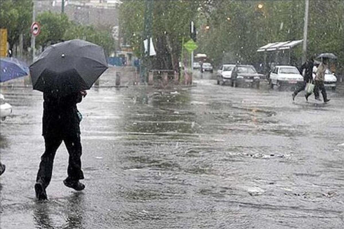 مدیر روابط عمومی آتش نشانی مشهد با اشاره به هشدار نارنجی هواشناسی و وزش باد شدید، باران و رعد و برق توصیه‌های ایمنی را اعلام کرد.