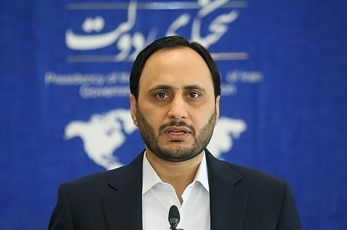 سخنگوی دولت تصریح کرد که دولت مسائل اقتصادی را از دریچه اقتصادی می نگرد و مشابه آن عزیزانی که به دنبال تخریب هستند سیاسی نیست.