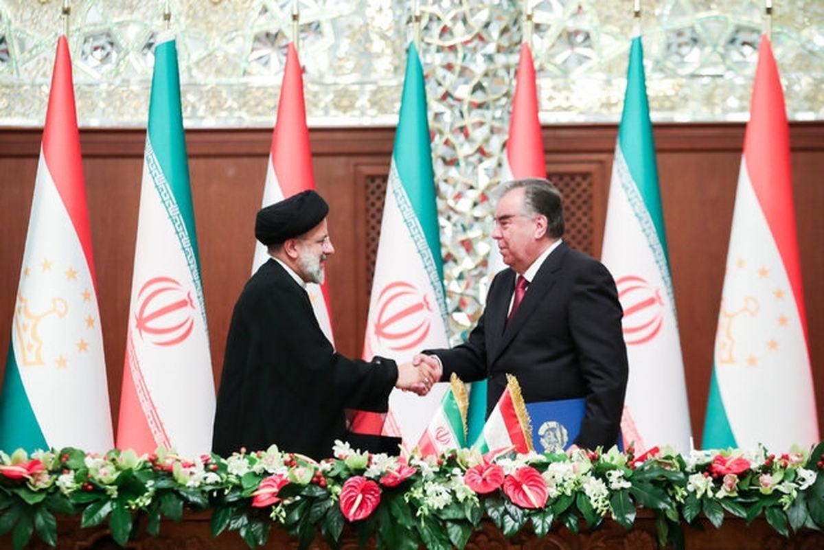 «فرخ شریف‌زاده» معاون وزیر امور خارجه تاجیکستان که برای شرکت در دومین دور رایزنی‌های سیاسی و همچنین نشست مشترک کنسولی جمهوری اسلامی ایران و جمهوری تاجیکستان به تهران سفر کرده است، با حسین امیرعبداللهیان دیدار و گفتگو کرد.