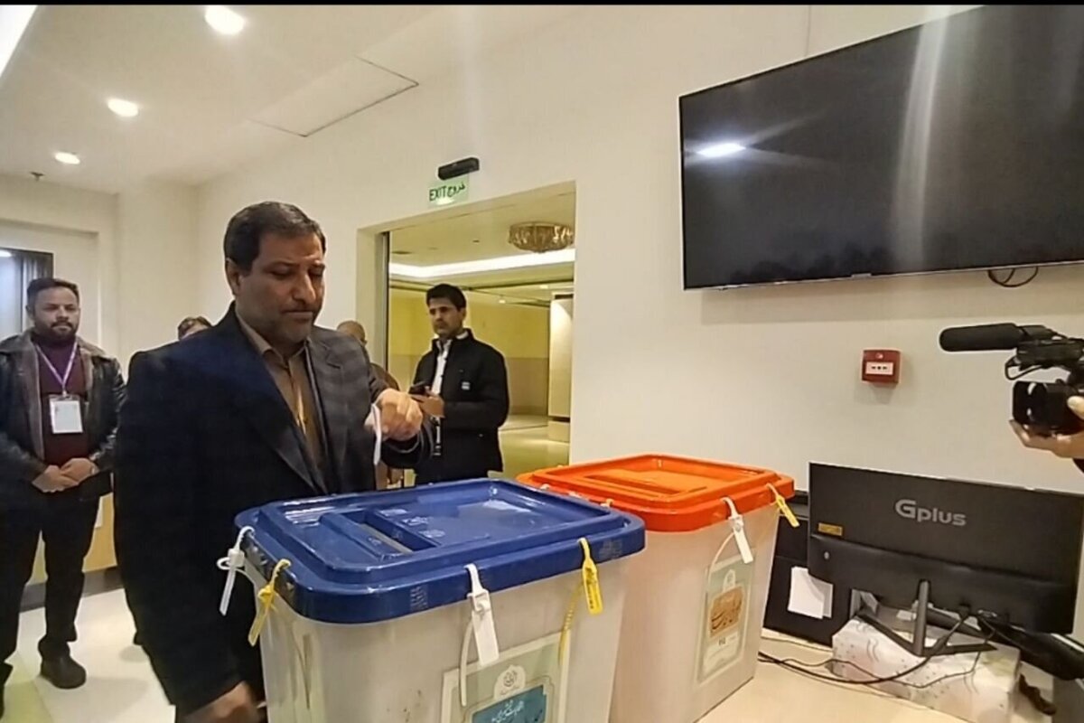 فرماندار مشهد گفت: در حال حاضر مشکل خاصی در شعب اخذ رای نداریم، اگرچه بارندگی‌های چند روز اخیر که رحمت الهی بود، برخی از جاده‌ها و مسیر‌های روستایی را دچار اشکال کرد، اما بلافاصله توسط ستاد بحران ترمیم شد و صندوق‌ها به روستا‌ها منتقل شدند.