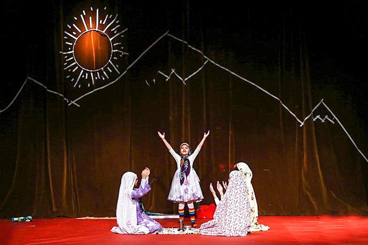 دبیر چهاردهمین جشنواره ملی تئاتر کودک و نوجوان رضوی گفت: ایجاد زیرساخت برای اجرا‌های عمومی در دوره‌های بعدی ضروری است و رقابتی شدن این رویداد انگیزه گروه‌های نمایشی را بیشتر می‌کند.