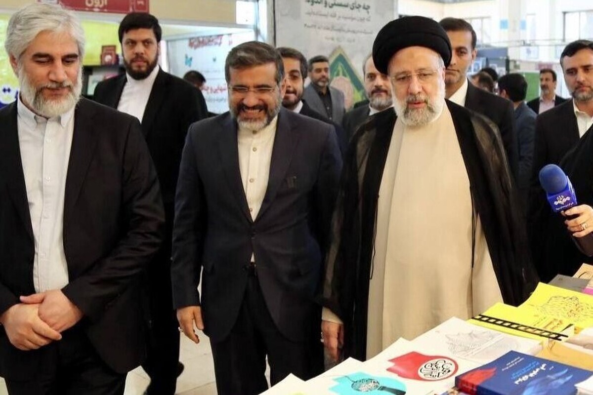 رئیس جمهور کشورمان گفت: غزه به تابلویی تبدیل شده که یک وجه آن صفحه روشن شرافت و دلدادگی به خداست و صفحه تاریک آن نیز نمایش اوج رذالت و نسل‌کشی رژیم صهیونیستی و حامیان آن که لازم است این دو صفحه با ابزار‌های فرهنگی و هنری به نمایش درآید.