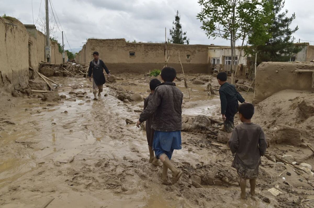 سازمان جهانی حفاظت از کودکان در افغانستان می‌گوید که بیش از ۳۰۰‌هزار کودک در سیلاب‌های اخیر در پنج شهرستان ولایت بغلان، آسیب دیده‌اند.